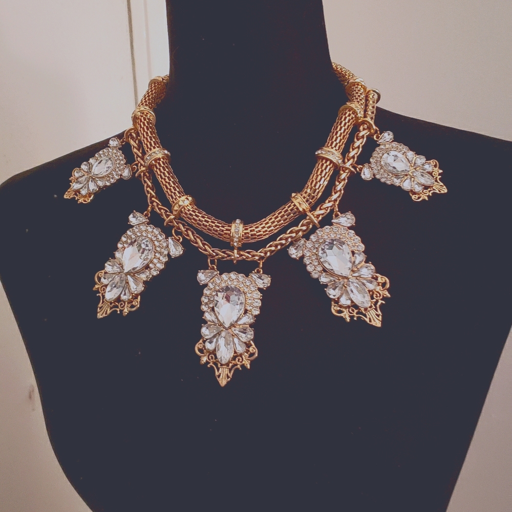 Statement necklace